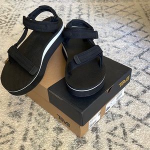 Teva mesh flatform universal sandal